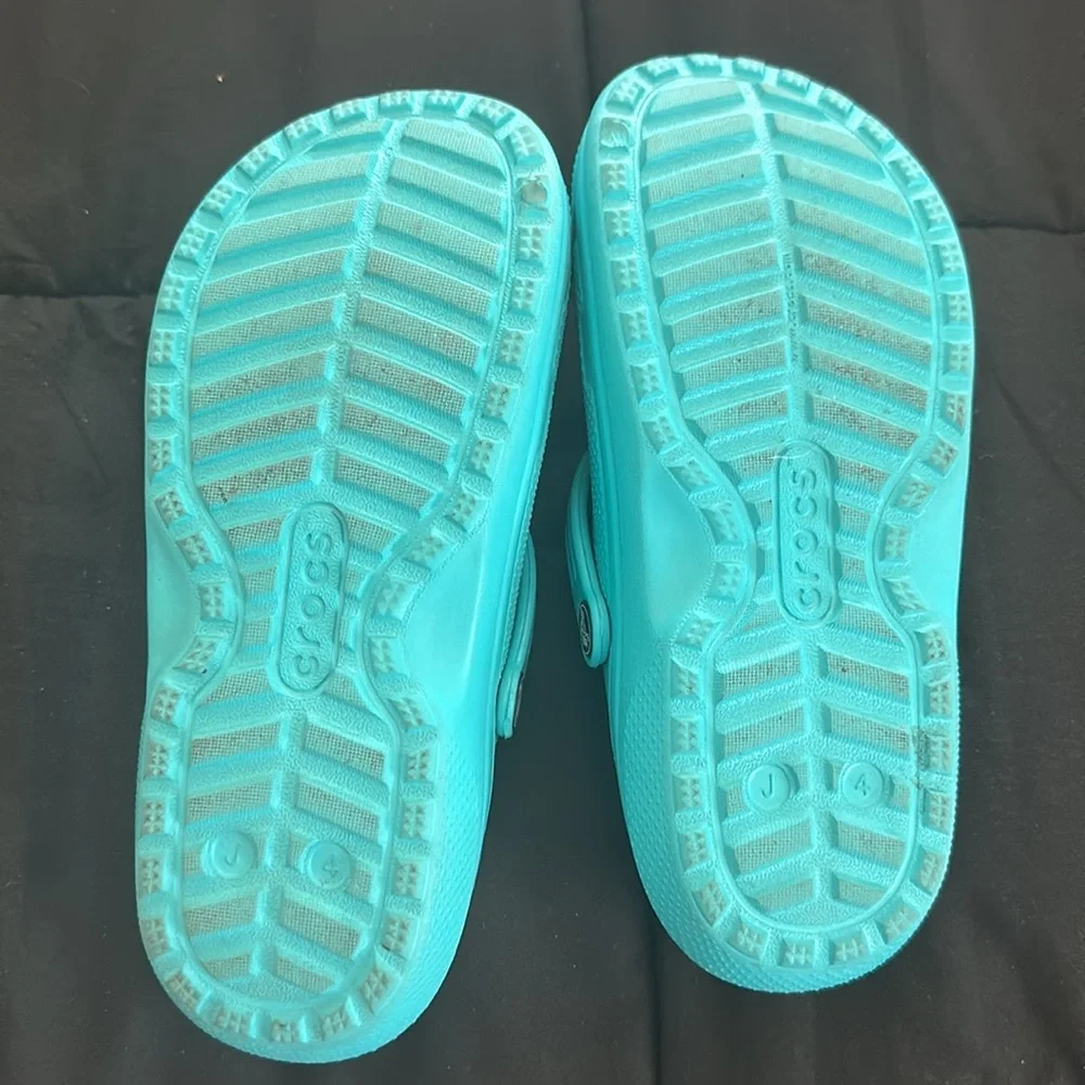 Fuzzy Crocs - Picture 2 of 3